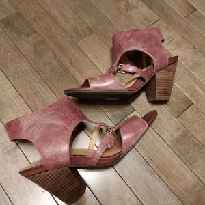 Miz moos sandals size 10, beautiful purple color